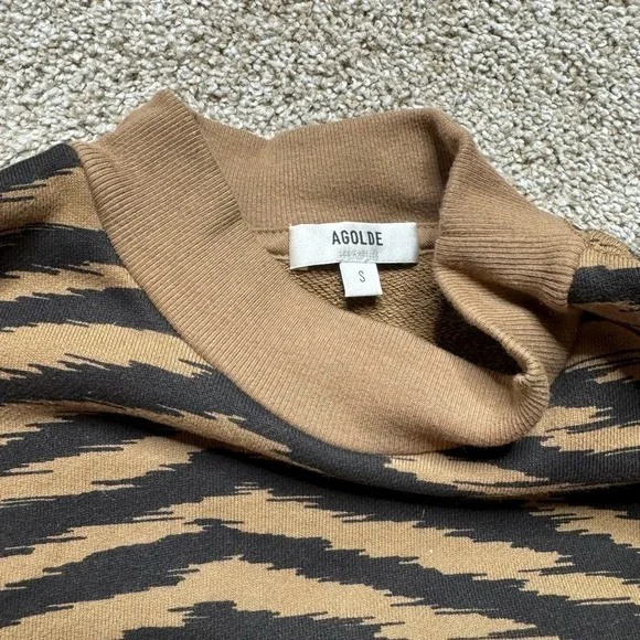 AGOLDE Folded Sleeve Sweatshirt in Serpentine - Picture 2 of 5